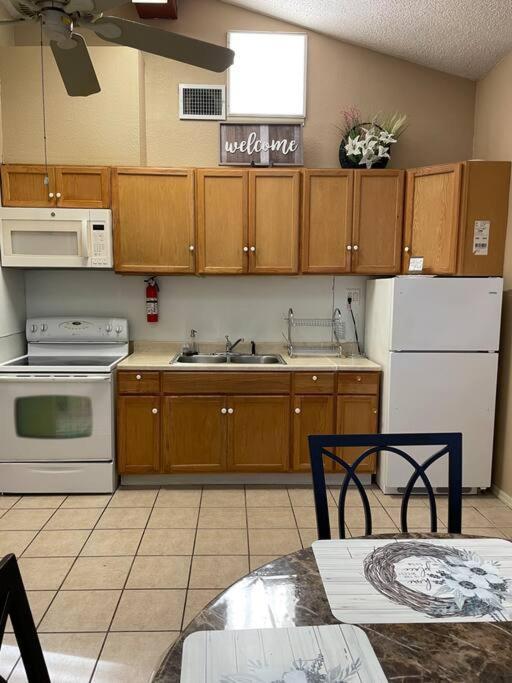 Large Piece Of Heaven Back House Apartamento